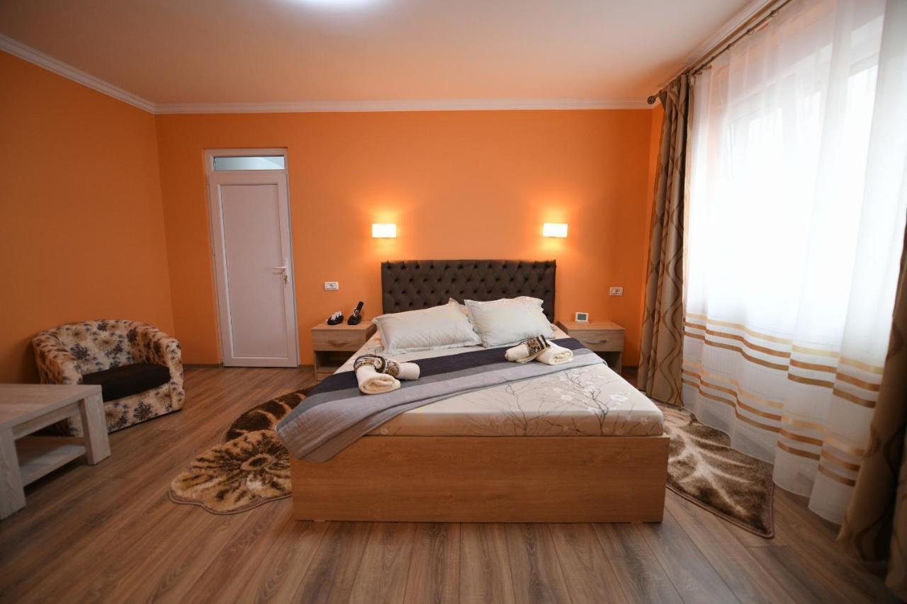 Apartament Trident Haţeg Exteriör bild