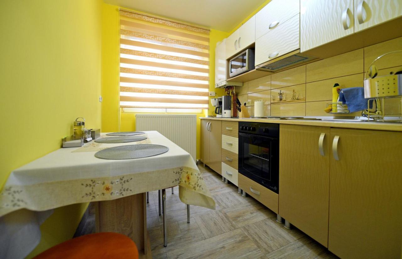 Apartament Trident Haţeg Exteriör bild